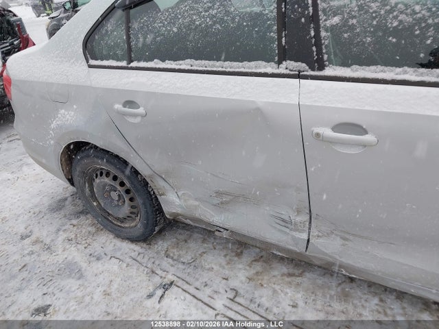 3VW1K7AJ5FM355991 Volkswagen Jetta 2.0l Trendline/2.0l Trendline+