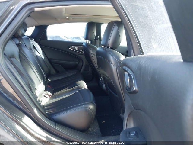Chrysler 200 C 2016 1C3CCCCG2GN193686 Image 8