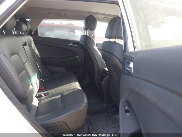 KM8J3CA40HU551589 Hyundai TUCSON SE
