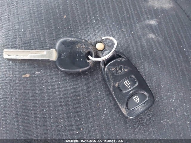 KMHCT5AE4FU222453 Hyundai ACCENT SE