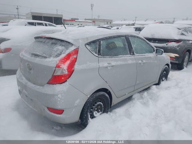 KMHCT5AE4FU222453 Hyundai ACCENT SE