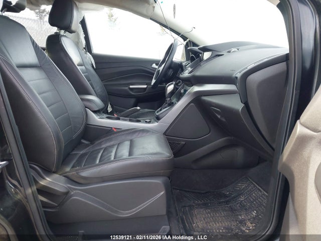1FMCU9GX0EUE29109 Ford ESCAPE SE