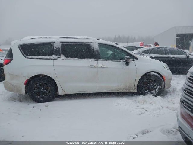 Chrysler Pacifica Limited 2025 2C4RC1GG8SR602614 Image 13