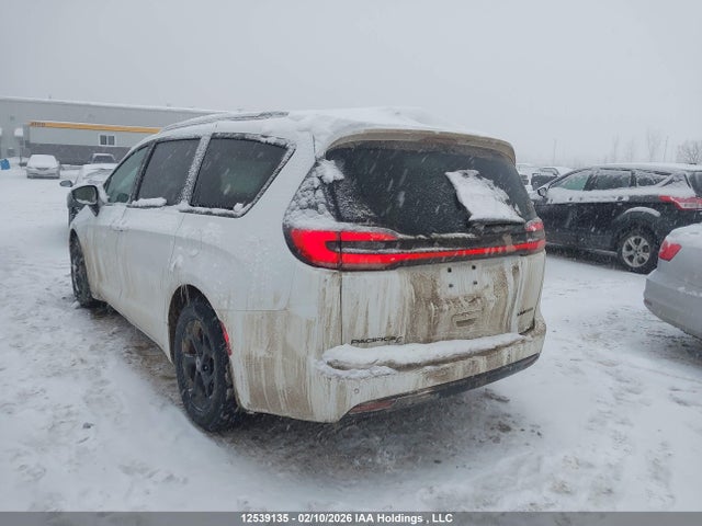 Chrysler Pacifica Limited 2025 2C4RC1GG8SR602614 Image 3