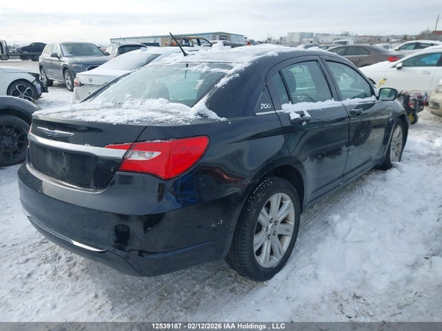 2013 Chrysler 200 Touring მანქანა იყიდება აუქციონზე, vin: 1C3CCBBB6DN758405, აუქციონის ნომერი: 12539187