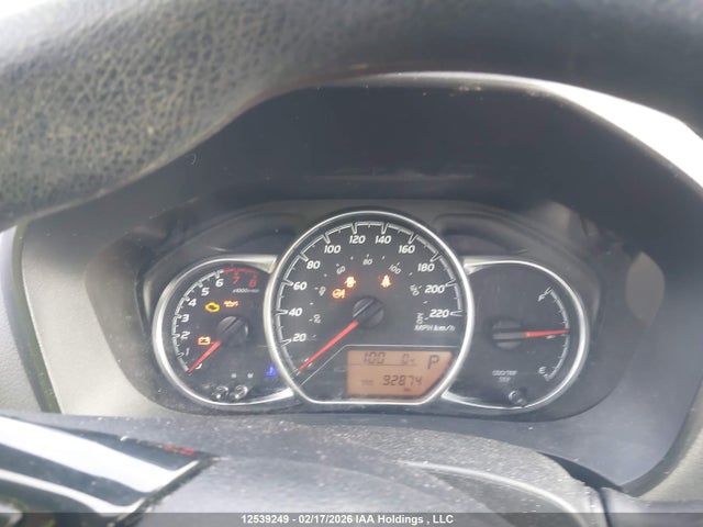 VNKKTUD33KA104689 Toyota YARIS LE