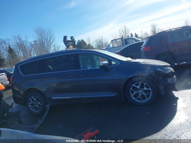 2017 Chrysler Pacifica Limited მანქანა იყიდება აუქციონზე, vin: 2C4RC1GG3HR569904, აუქციონის ნომერი: 12539306