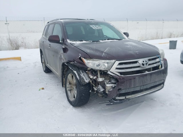 2013 Toyota Highlander V6 მანქანა იყიდება აუქციონზე, vin: 5TDBK3EH3DS274878, აუქციონის ნომერი: 12539340