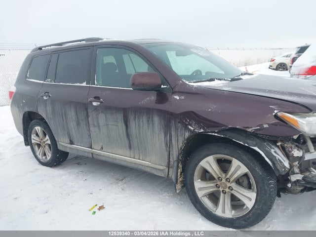 2013 Toyota Highlander V6 მანქანა იყიდება აუქციონზე, vin: 5TDBK3EH3DS274878, აუქციონის ნომერი: 12539340