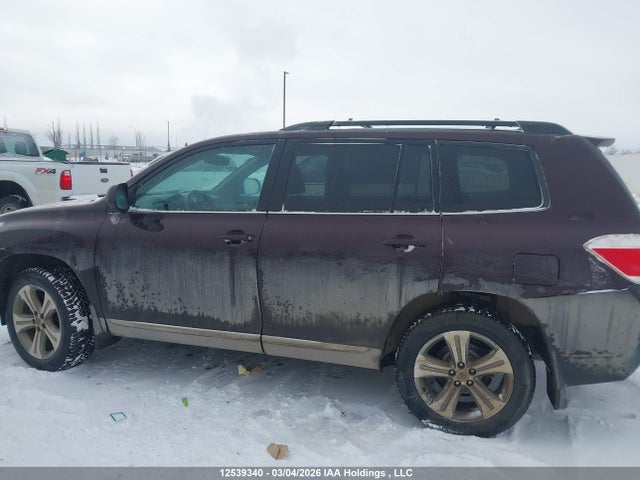 2013 Toyota Highlander V6 მანქანა იყიდება აუქციონზე, vin: 5TDBK3EH3DS274878, აუქციონის ნომერი: 12539340