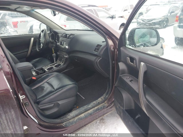 2013 Toyota Highlander V6 მანქანა იყიდება აუქციონზე, vin: 5TDBK3EH3DS274878, აუქციონის ნომერი: 12539340
