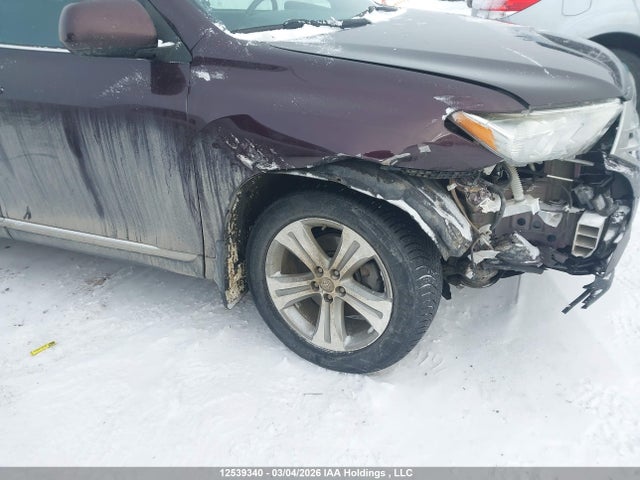 2013 Toyota Highlander V6 მანქანა იყიდება აუქციონზე, vin: 5TDBK3EH3DS274878, აუქციონის ნომერი: 12539340