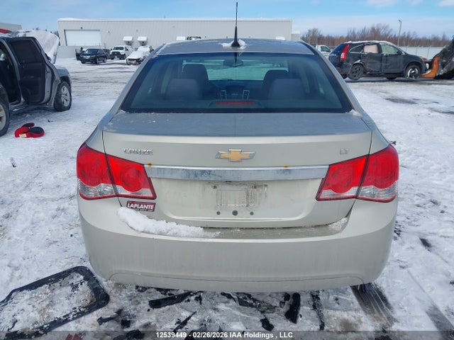 1G1PC5SBXE7127976 Chevrolet Cruze 1lt