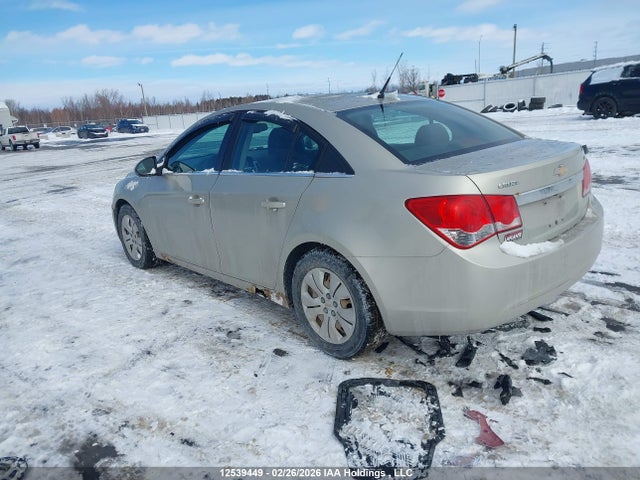 1G1PC5SBXE7127976 Chevrolet Cruze 1lt