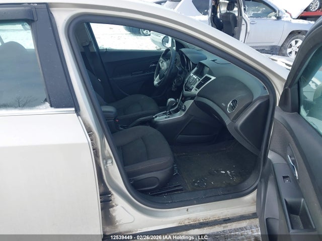 1G1PC5SBXE7127976 Chevrolet Cruze 1lt