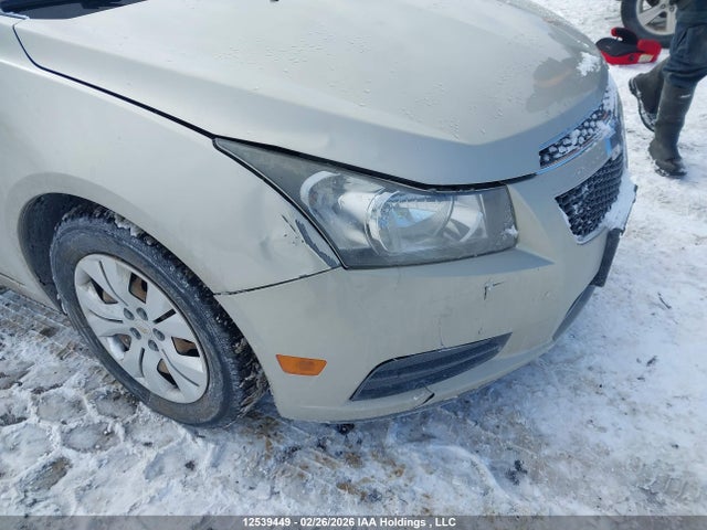 1G1PC5SBXE7127976 Chevrolet Cruze 1lt