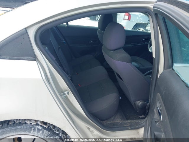 1G1PC5SBXE7127976 Chevrolet Cruze 1lt