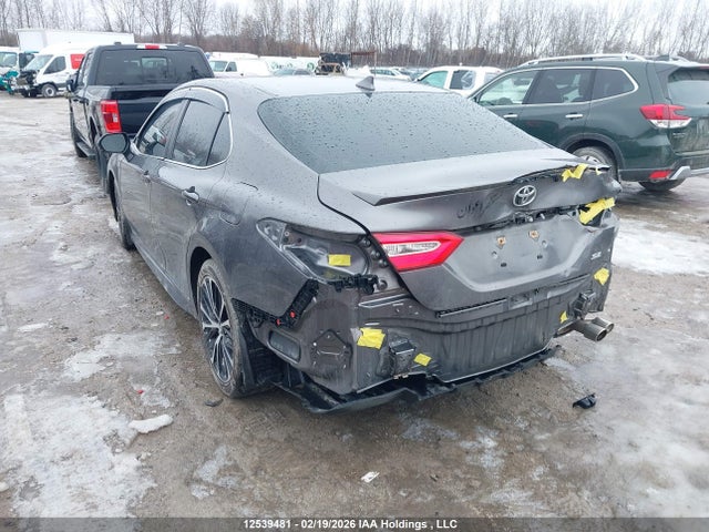 12539481 :رقم المزاد ، 4T1J11AK2LU883972 vin ، 2020 Toyota Camry مزاد بيع
