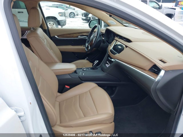 1GYKNFRS8NZ109658 Cadillac Xt5 Premium Luxury