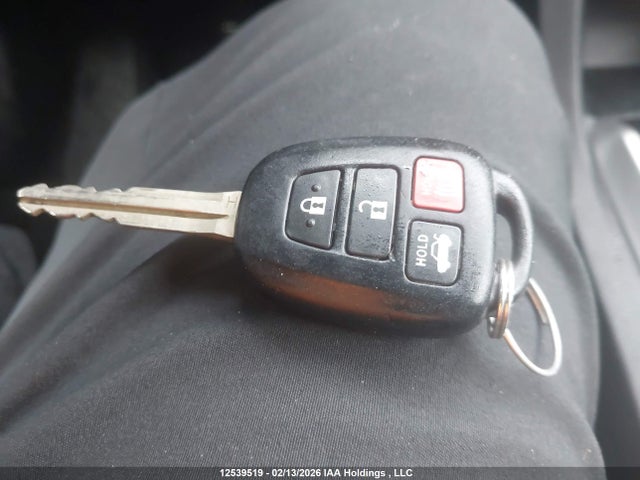 2T1BURHE1JC078876 Toyota COROLLA LE