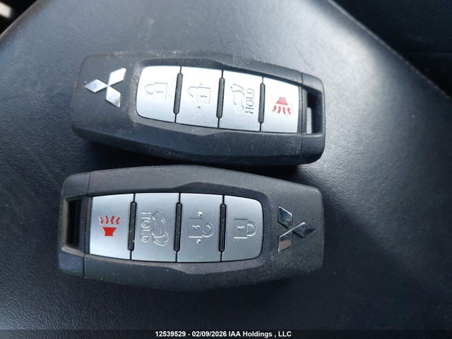 JA4J4UA83NZ620715 Mitsubishi Outlander Se/black Edition