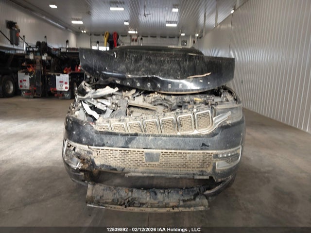 1C4SJVDT6NS123207 Jeep Wagoneer Series Iii