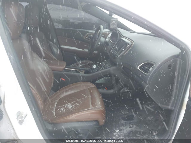 Chrysler 200 C 2016 1C3CCCCG4GN197108 Image 5