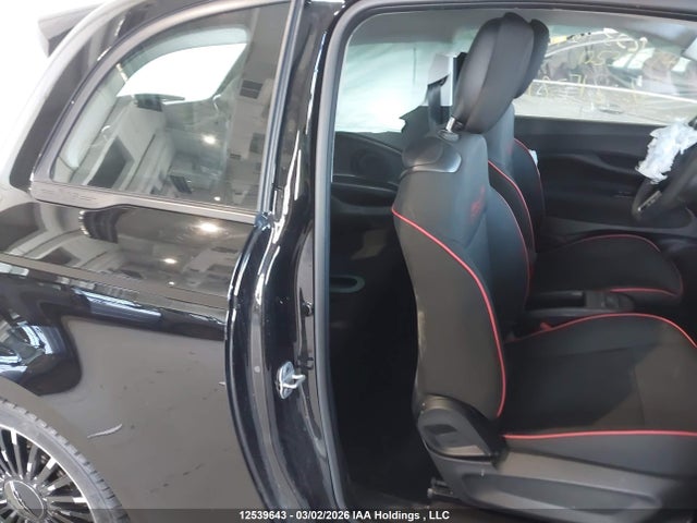 12539643 :رقم المزاد ، ZFAFFAA43RX215321 vin ، 2024 Fiat 500 E Red مزاد بيع