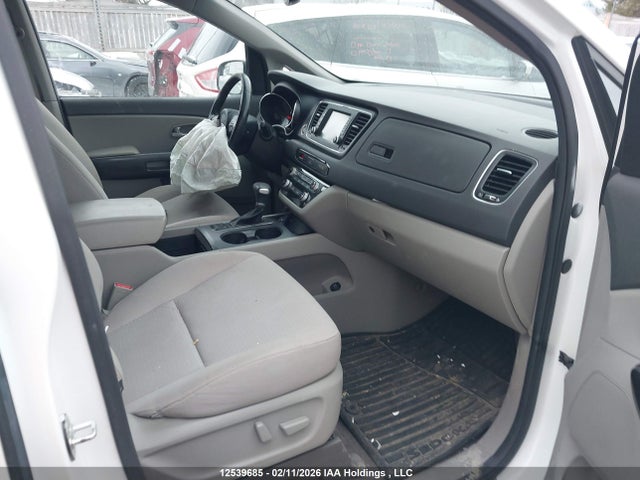 KNDMB5C1XJ6386227 KIA Sedona
