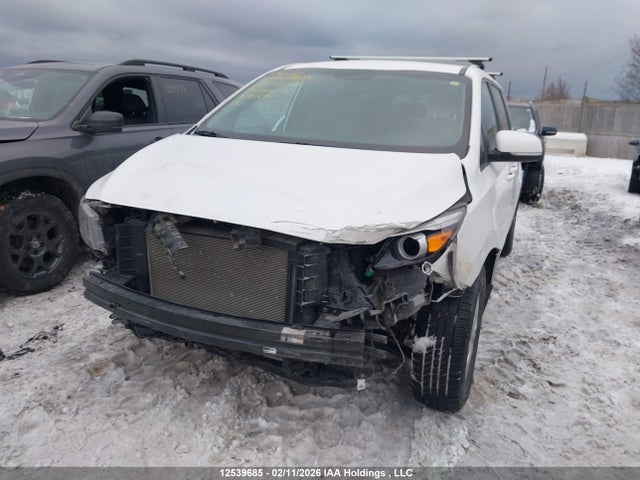 KNDMB5C1XJ6386227 KIA Sedona