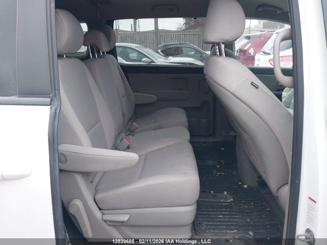 KNDMB5C1XJ6386227 KIA Sedona