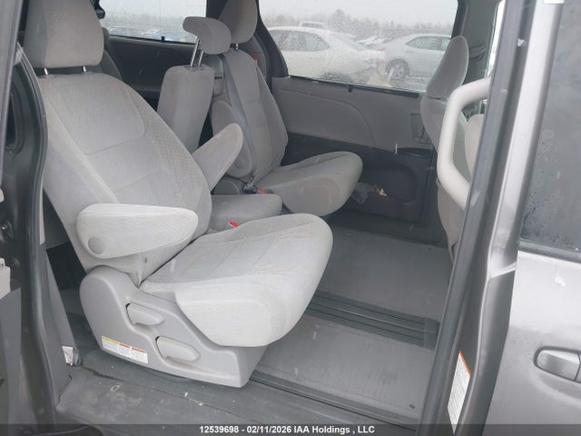 5TDKK3DC4FS531474 Toyota Sienna Le 8 Passenger
