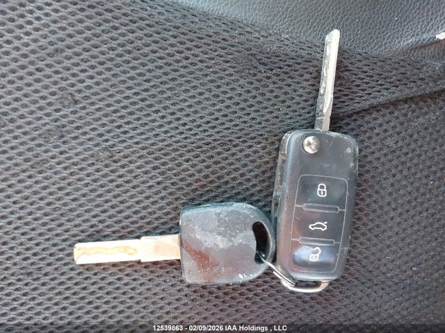 1VWAH7A33EC014685 Volkswagen PASSAT S