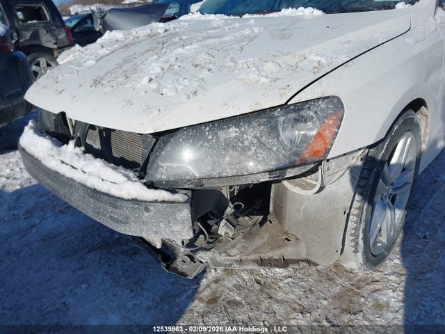 1VWAH7A33EC014685 Volkswagen PASSAT S