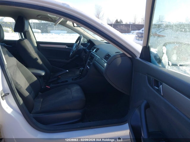 1VWAH7A33EC014685 Volkswagen PASSAT S