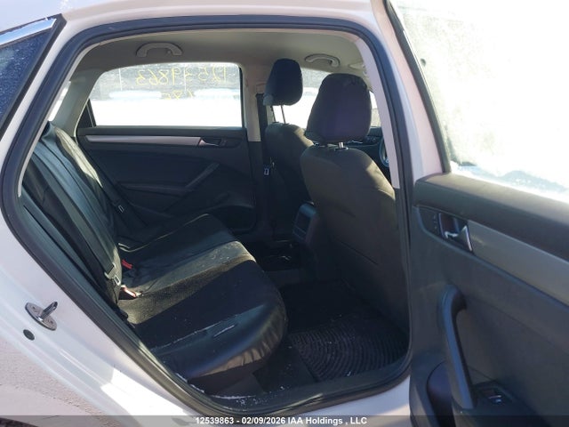 1VWAH7A33EC014685 Volkswagen PASSAT S