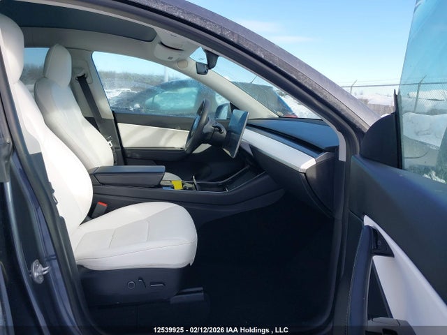 5YJYGDED0MF116792 Tesla Model Y Standard Range Rear-wheel Drive
