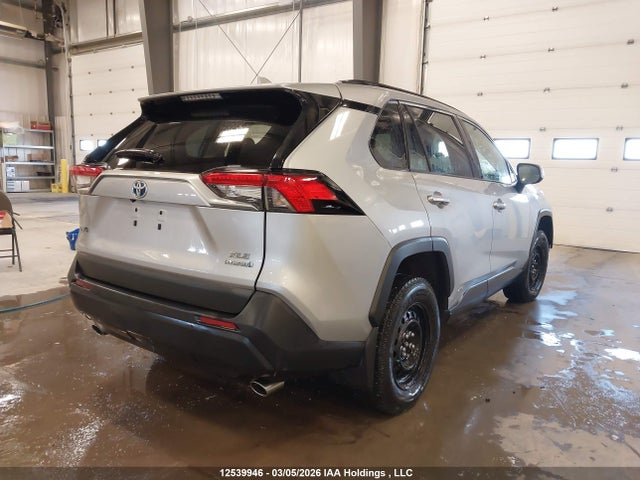 2T3RWRFV9NW132254 Toyota Rav4 Xle