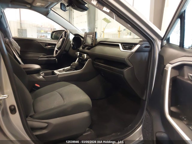 2T3RWRFV9NW132254 Toyota Rav4 Xle