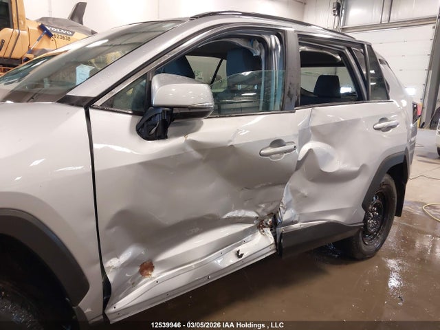 2T3RWRFV9NW132254 Toyota Rav4 Xle