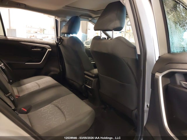 2T3RWRFV9NW132254 Toyota Rav4 Xle