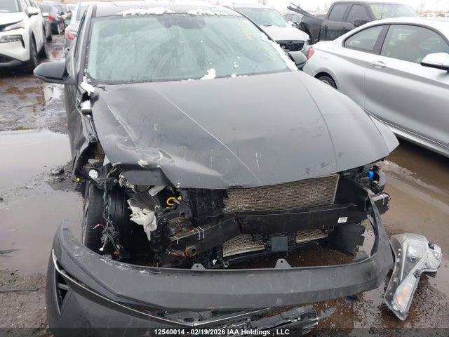 KMHLN4AG7PU400704 Hyundai Elantra Luxury Ivt With Two-tone Interior