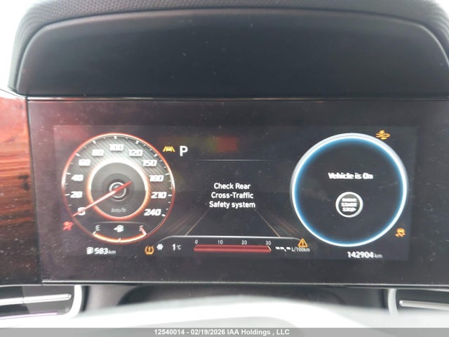 KMHLN4AG7PU400704 Hyundai Elantra Luxury Ivt With Two-tone Interior