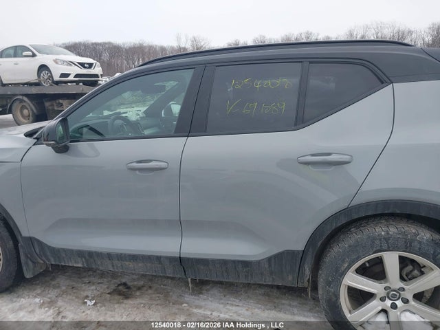 YV4L12UD8T2691089 Volvo Xc40 Black Edition Ultra