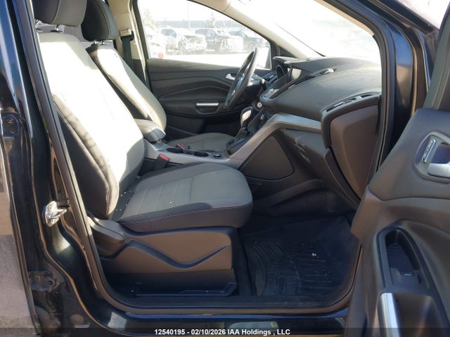 1FMCU9GX2FUA33149 Ford ESCAPE SE