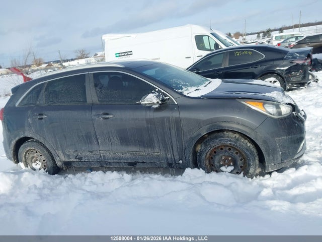 KNDCC3LC8J5128938 KIA Niro Ex/ex Premium