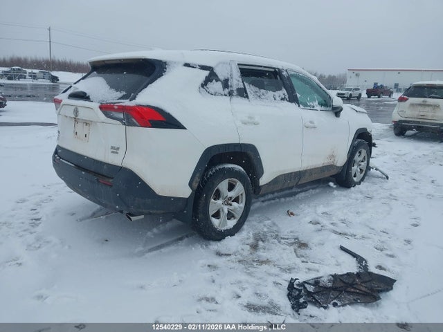 2T3R1RFV1RC421957 Toyota Rav4 Xle