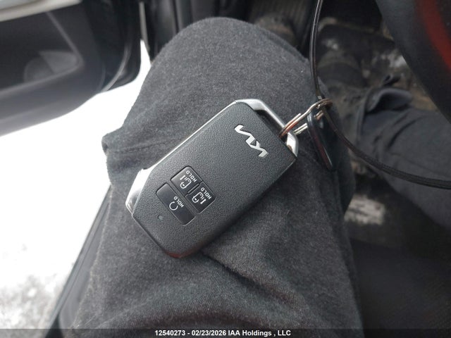 KNDNC5H36N6098674 KIA Carnival Ex