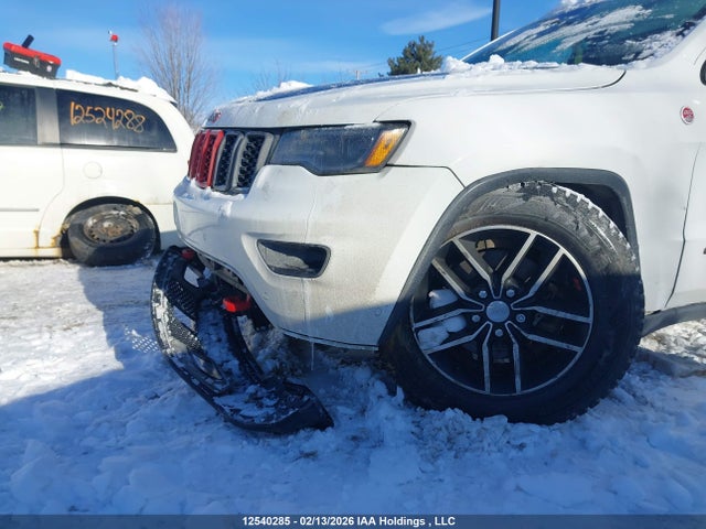1C4RJFLG2JC243583 Jeep Grand Cherokee Trailhawk