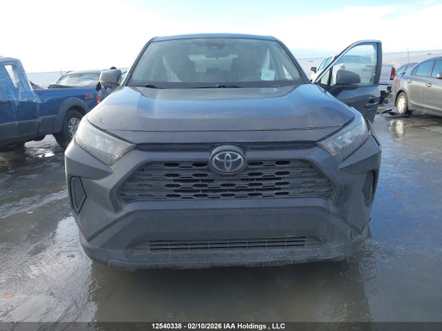 2T3B1RFVXPW332823 Toyota RAV4 LE